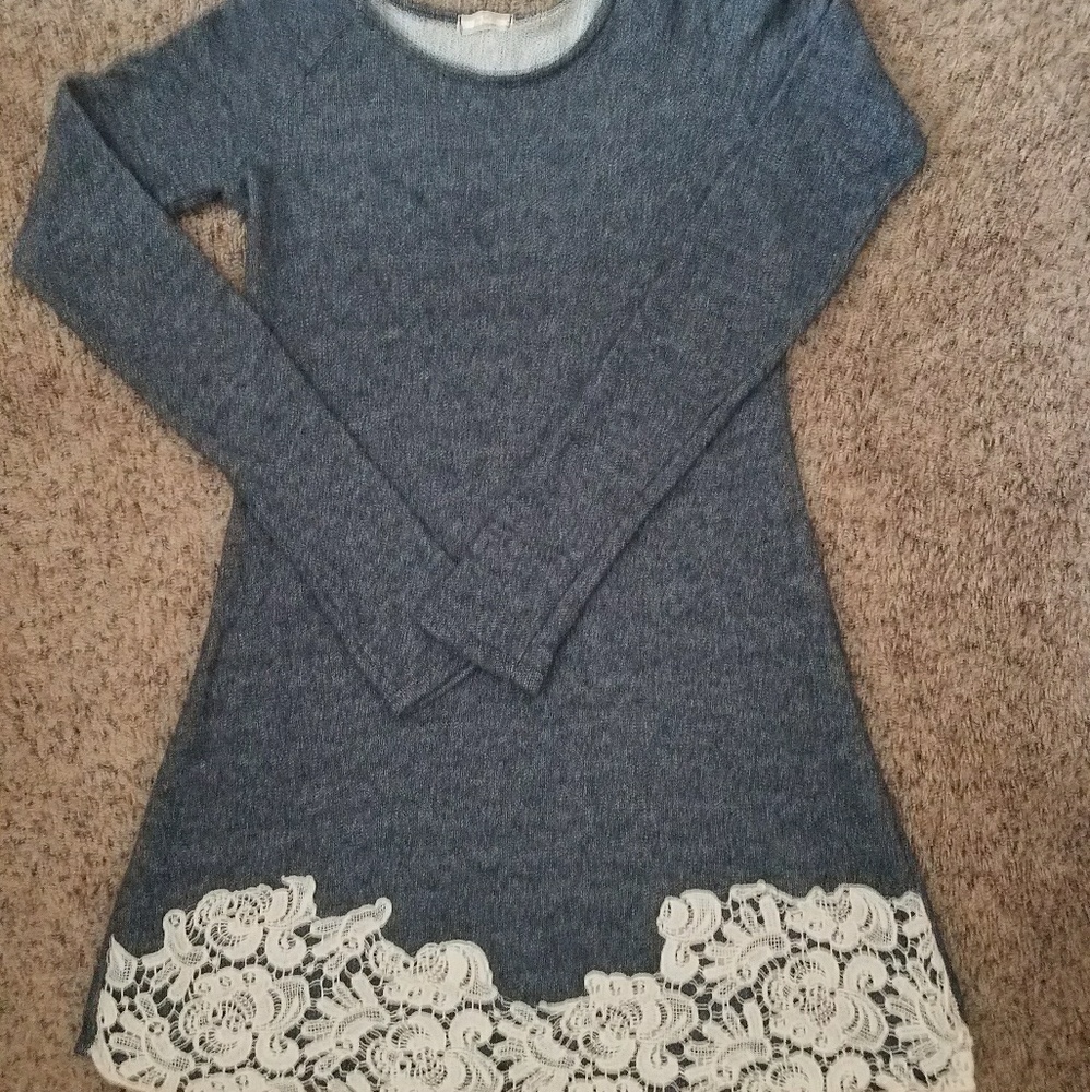 Mon Ami lace detail tunic, size large